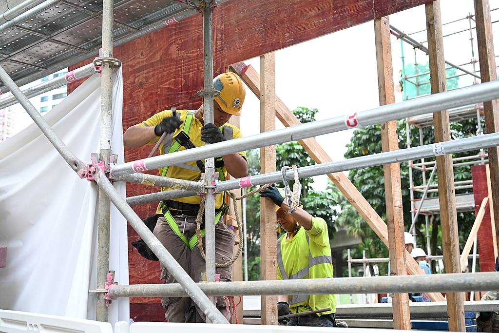 赴香港做建筑工月薪3萬月休9天，搞清全貌再說羨慕